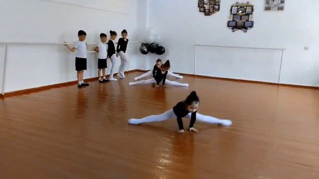 Открытый урок. 1 класс, Отделение Хореографии МКУДО "Васильевская ДШИ", преподаватель Алимова Л.Р. смотреть онлайн