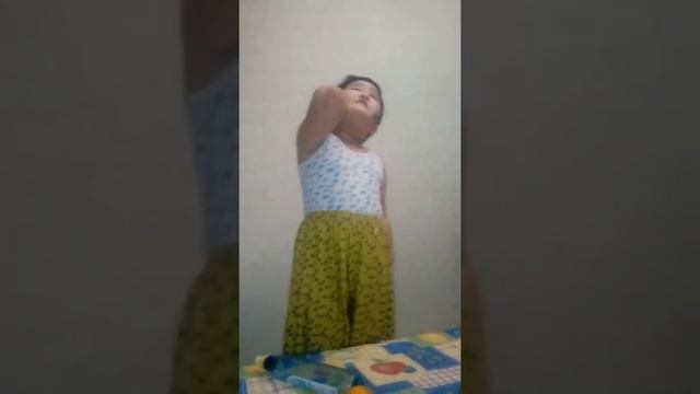 Отец учит дочь смотреть онлайн