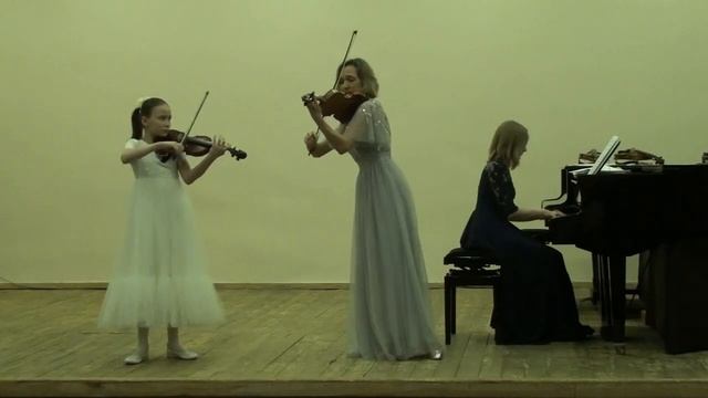 Дуэт скрипачей Литвинова Анастасия, 9 лет и Игнатенко С.Б. смотреть онлайн