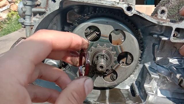Порядок снятия корзины сцепления скурета Suzuki Ran смотреть онлайн