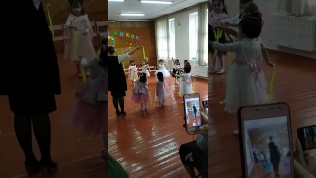 8 марта в садике "Солнышко…2019 год #садик#весна #дети #праздник #бишкек смотреть онлайн
