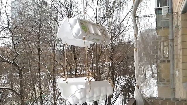КОРМУШКА ДЛЯ СИНИЦ // ИЗ УПАКОВКИ ДЛЯ ЯИЦ смотреть онлайн