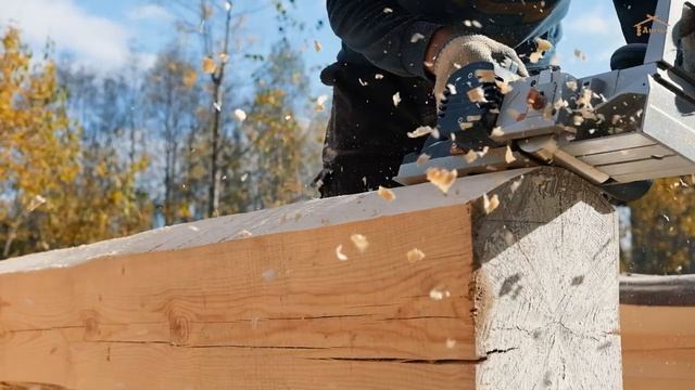 Сруб дома из лафета. Норвежская рубка. Видео с производственной площадки. #киров #сруб #ручнаярубка смотреть онлайн