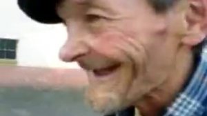 Дедушка орет