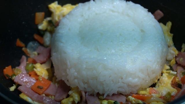 Жареный рис с беконом по-корейски/БЕЙКОН ПОККЫМПАБ/베이컨볶음밥/#Корейская_кухня смотреть онлайн