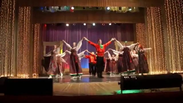 Народный коллектив ансамбль танца "Уральская рябинушка". "Возле речки, возле моста" смотреть онлайн