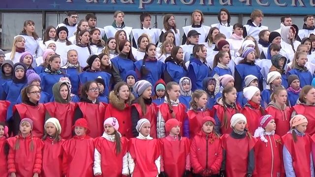 "Попурри из военных песен". Сводный хор музыкальных школ и школ искусств г.Нижнего Тагила. 2015 г. смотреть онлайн