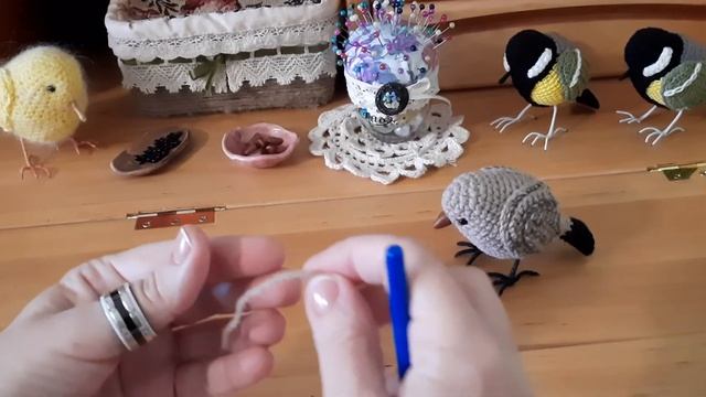 МК птичка крючком. Мухоловка.1 часть.Tricotar um passaro. Dziergać ptaka. смотреть онлайн