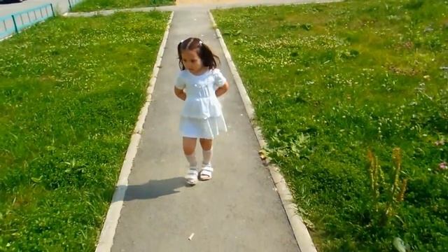 Играем на детской площадке. Детское видео. смотреть онлайн