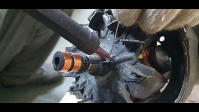 Генератор работает с перебоями. Замена токосъемных колец генератора Volkswagen Jetta . Своими рукам смотреть онлайн