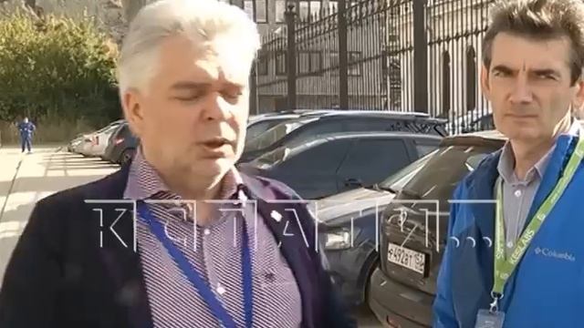 Медики выстроились в огромную очередь из-за неразберихи с транспортными картами смотреть онлайн