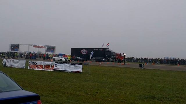 Nissan GT-R vs Audi RS6 Avant Flugplatzblasen 2012 смотреть онлайн