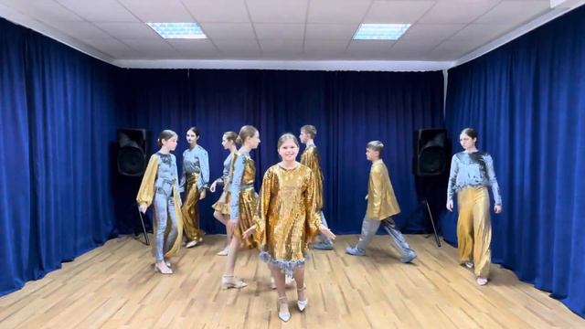 «Подожди» - ансамбль «VV» Образцовой театрально-эстрадной студии «Контраст» смотреть онлайн