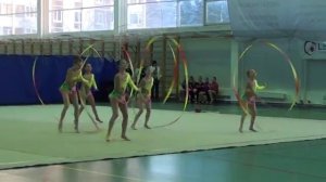 Групповое упражнение с 5 лентами