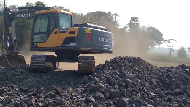 volvo 140 excavator warking video #mrsoumocreator #excavator #tranding #volvo140 #warking смотреть онлайн