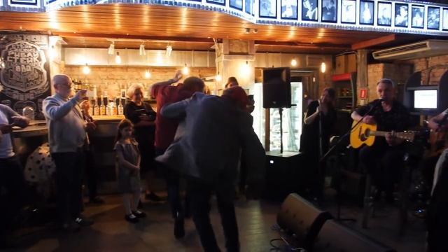 Гарик Сукачёв, Алексанр Ф. Скляр и др. - "Я милого узнаю по походке" смотреть онлайн