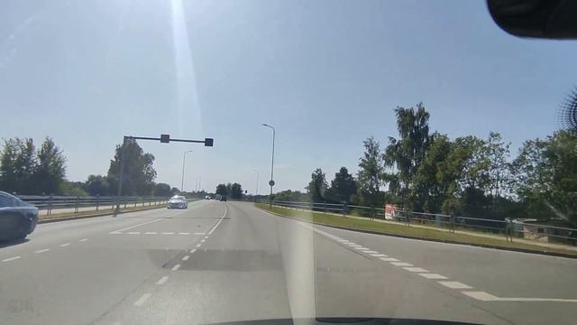Наш город Елгава сегодня 21 июля . Едем за цветами петуниями на террасу . Очень красивый цвет смотреть онлайн