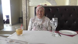 Юлия Ивановна в ресторане!