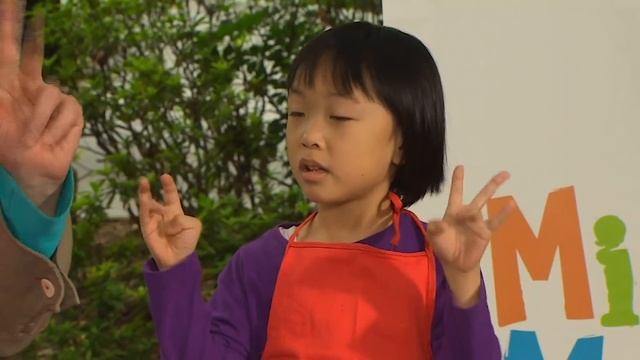 Scrunch Hand Art | Mister Maker