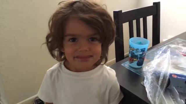 Совсем не ест печеньки.