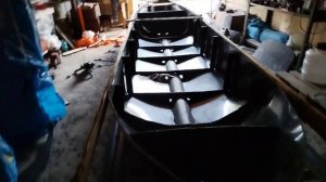 почти доделал лодка для мелководных рек из ПНД " Соянка"