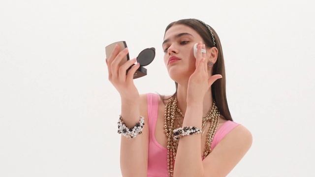 CHANEL EFFORTLESS BEAUTY - Bouncy Glow — CHANEL Makeup смотреть онлайн