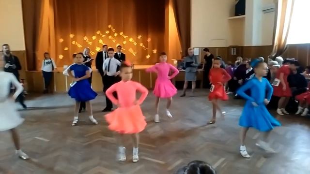 Бадюк Алина и Кристина Аттестация по бальным танцам в Сергеевке 2016 смотреть онлайн