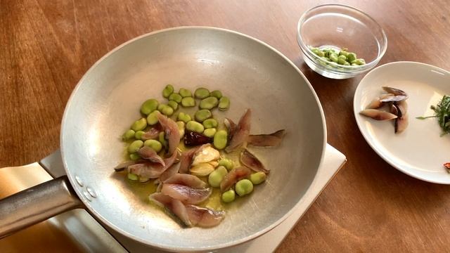 【塩鯖と空豆のペペロンチーノ/ Peperoncino with salted mackerel and fava beans】 смотреть онлайн