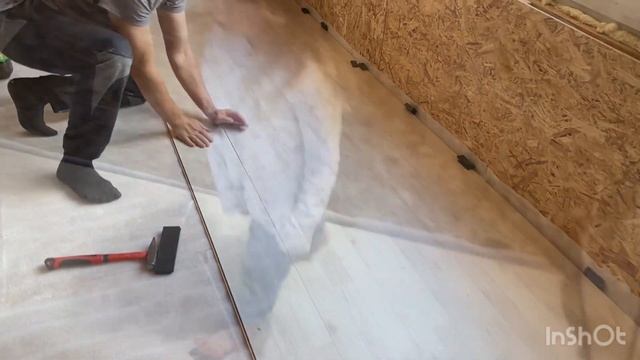 Мини дом бытовка своими руками положил ламинат #минидом #ламинат #бытовка #своимируками #строюсам