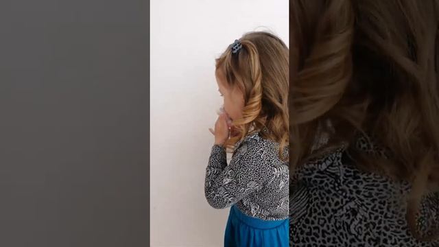 Полина Лио надувает шарики смотреть онлайн