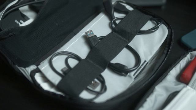 Moment Travelwear & DEITY D4-Duo Review | My New FAVORITE Backpack! смотреть онлайн