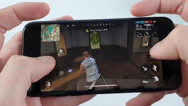 iPhone SE 2020 test game Free Fire | Apple A13 3GB Ram смотреть онлайн