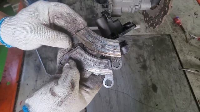 이지맥스 300 (XDV 300) 뒤 브레이크패드와 미션기어오일 교환 방법 How To Scooter Exchange Brake Pads And Gear Oil [기초팁 47탄]
