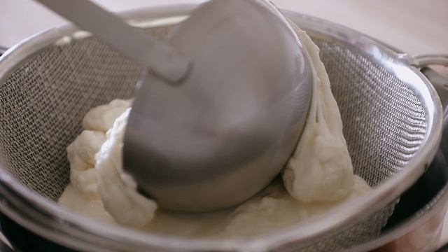 30 Minute Homemade Fresh Mozzarella Cheese смотреть онлайн