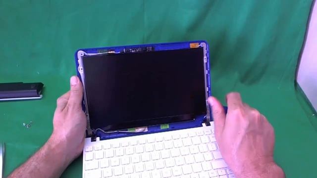 Samsung NC110 Netbook Screen Replacement Procedure смотреть онлайн