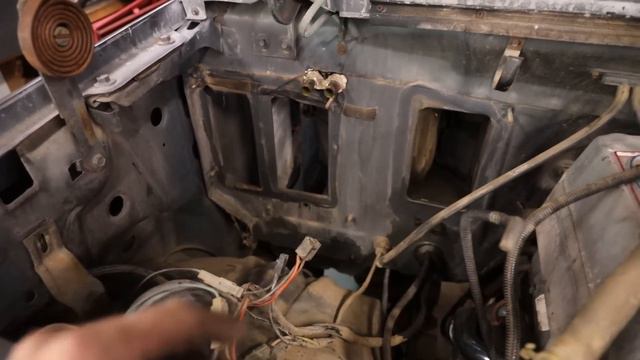 FORGOTTEN 1986 Ford F250 is BACK & FIXED! смотреть онлайн