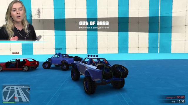 TRUCK DERBY BATTLE! (Girls VS Boys) смотреть онлайн