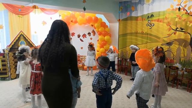 Осенний праздник в средней группе "Про бабку, про дедку и про курочку наседку" смотреть онлайн