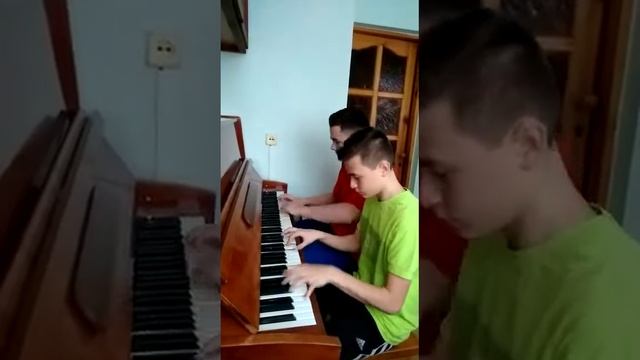Виртуозная игра в 4 руки смотреть онлайн