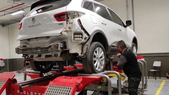 Collision repair of Renault Kadjar on Celette Rhone bench смотреть онлайн