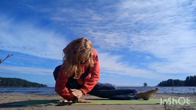 Флоу-йога 13 минут под волны Онеги смотреть онлайн