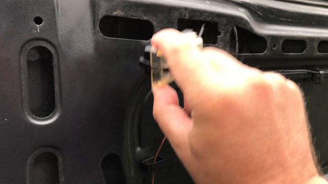 БМВ Е34 Подсветка подкапотного пространства BMW E34 смотреть онлайн