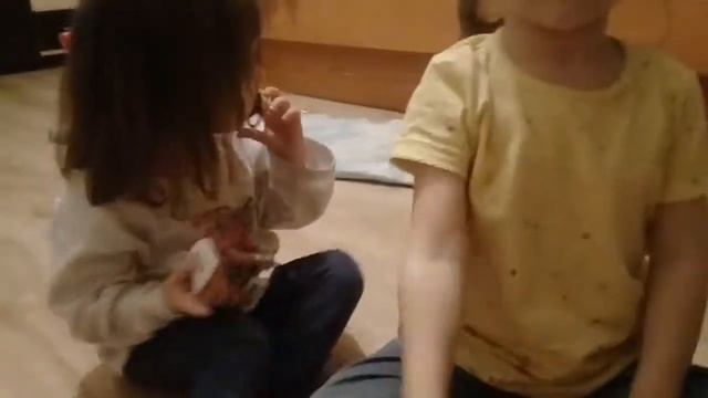 Играем в СУЕФА (КАМЕНЬ,НОЖНИЦЫ,БУМАГА...) смотреть онлайн