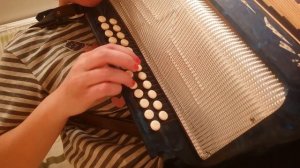 От людей на деревне не спрятаться-на гармони-разбор