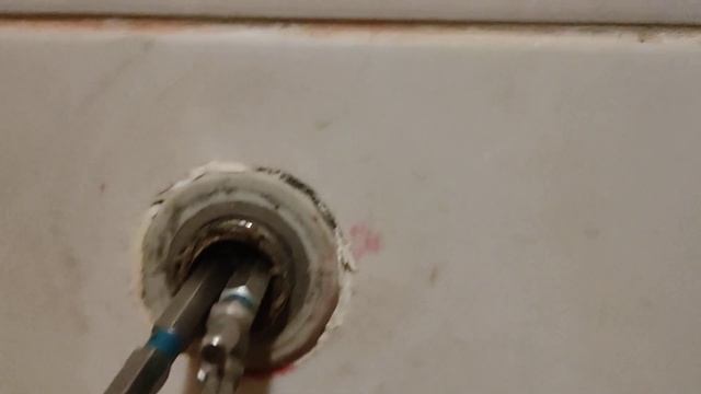 как выкрутить сломанную резьбу из трубы