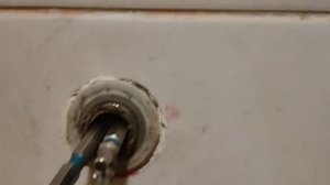 как выкрутить сломанную резьбу из трубы