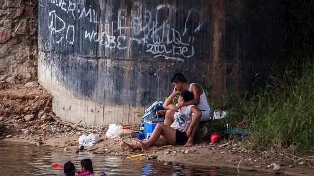 Слушать новинки музыки онлайн. Потрясающая! Море... смотреть онлайн