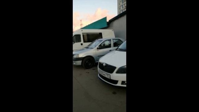 Один день из жизни водителя работающего на личном Лада Ларгус фургон смотреть онлайн