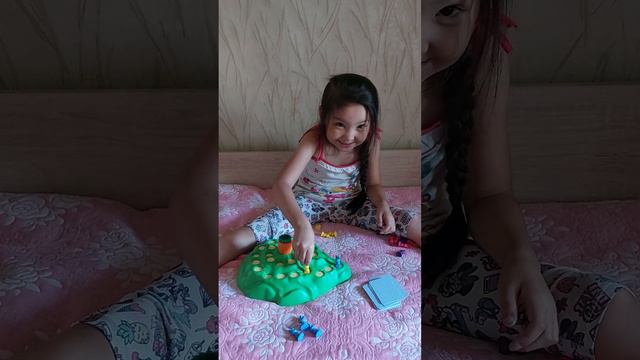 Настольная игра"Выдерни морковку" смотреть онлайн