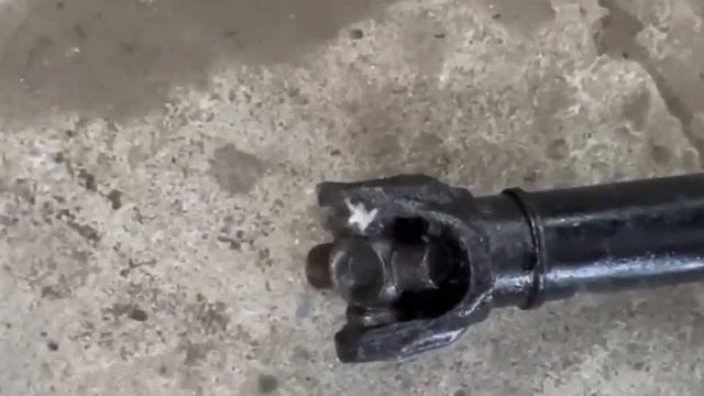 Оборвало кардан на Х3 F25 и пробило поддон на 160 тыс.км - при посторонних шумах проверяйте карданы смотреть онлайн